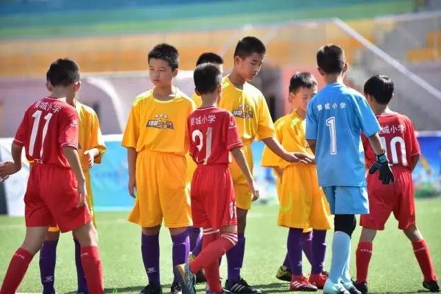 意甲-莱奥破门特奥建功 AC米兰2-1客胜科莫